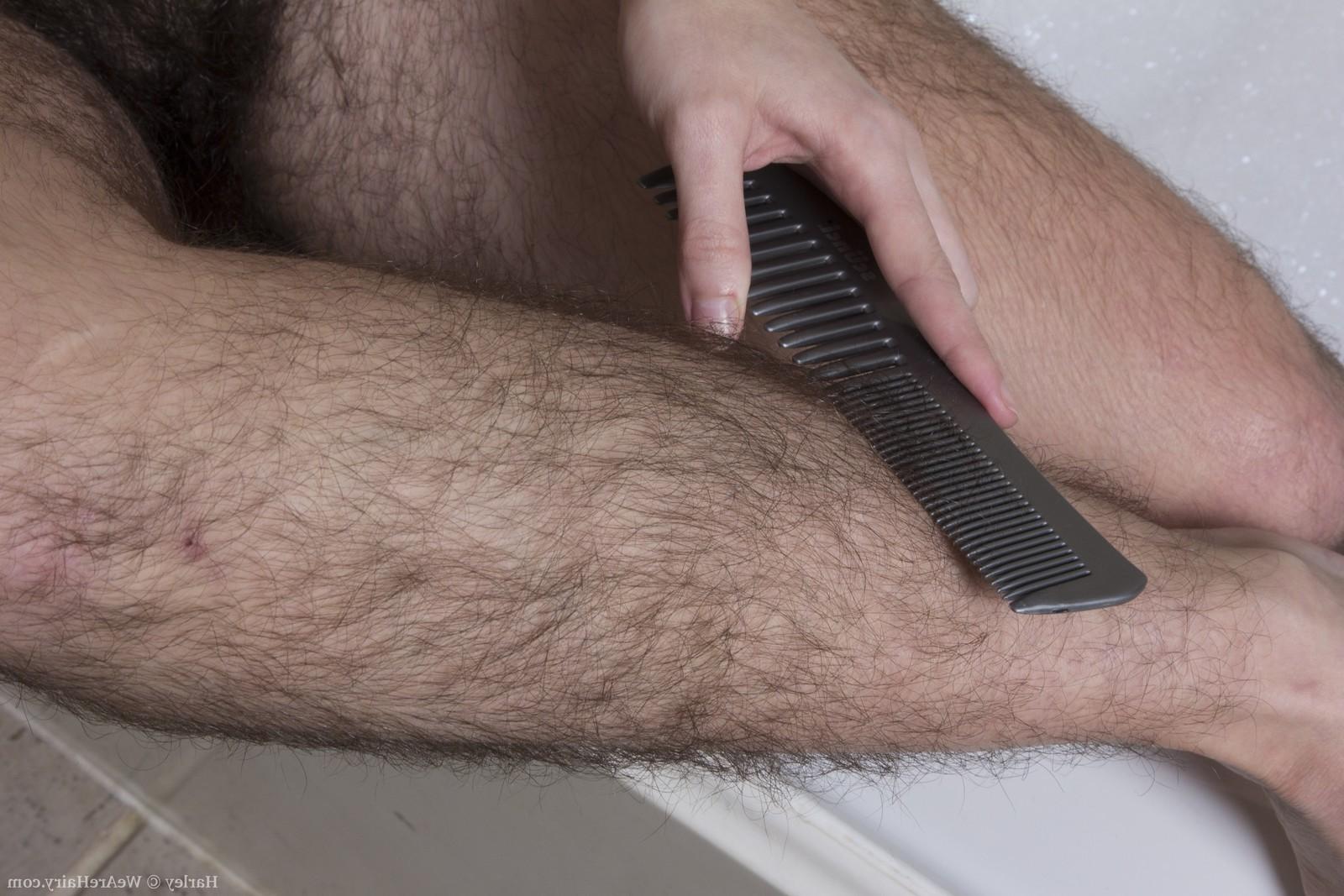 15P Sexy bath time with very hairy Harley