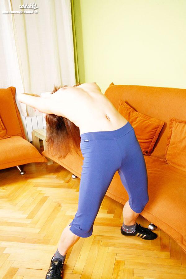 20P Hot brunette gymnasts shows her attractive naked body