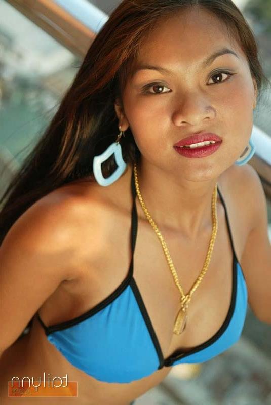15P Hot Asian chick tailynn shows the goods on a rooftop