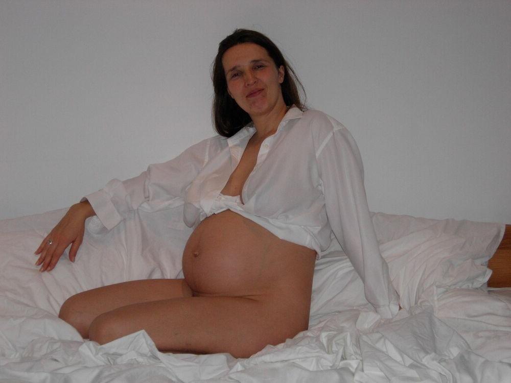 15P Pregnant Girlfriends posing and fucking