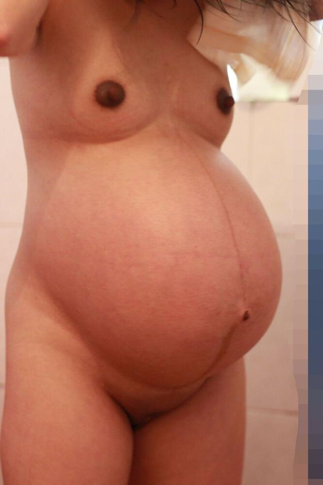 15P Pregnant Girlfriends posing and fucking