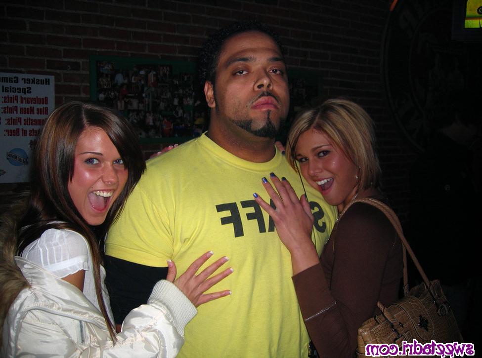 16P SweetAdri and Melissa Midwest at the bars