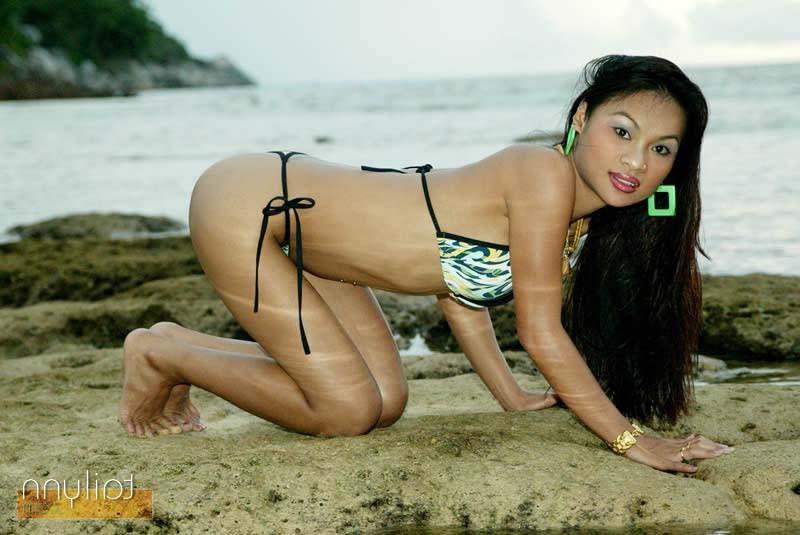 15P Asian cutie Tailynn posing on a Thai Beach