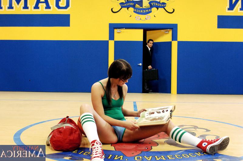 15P Sarah Shine is a busy bookworm. She’s studying for class before basketball pra