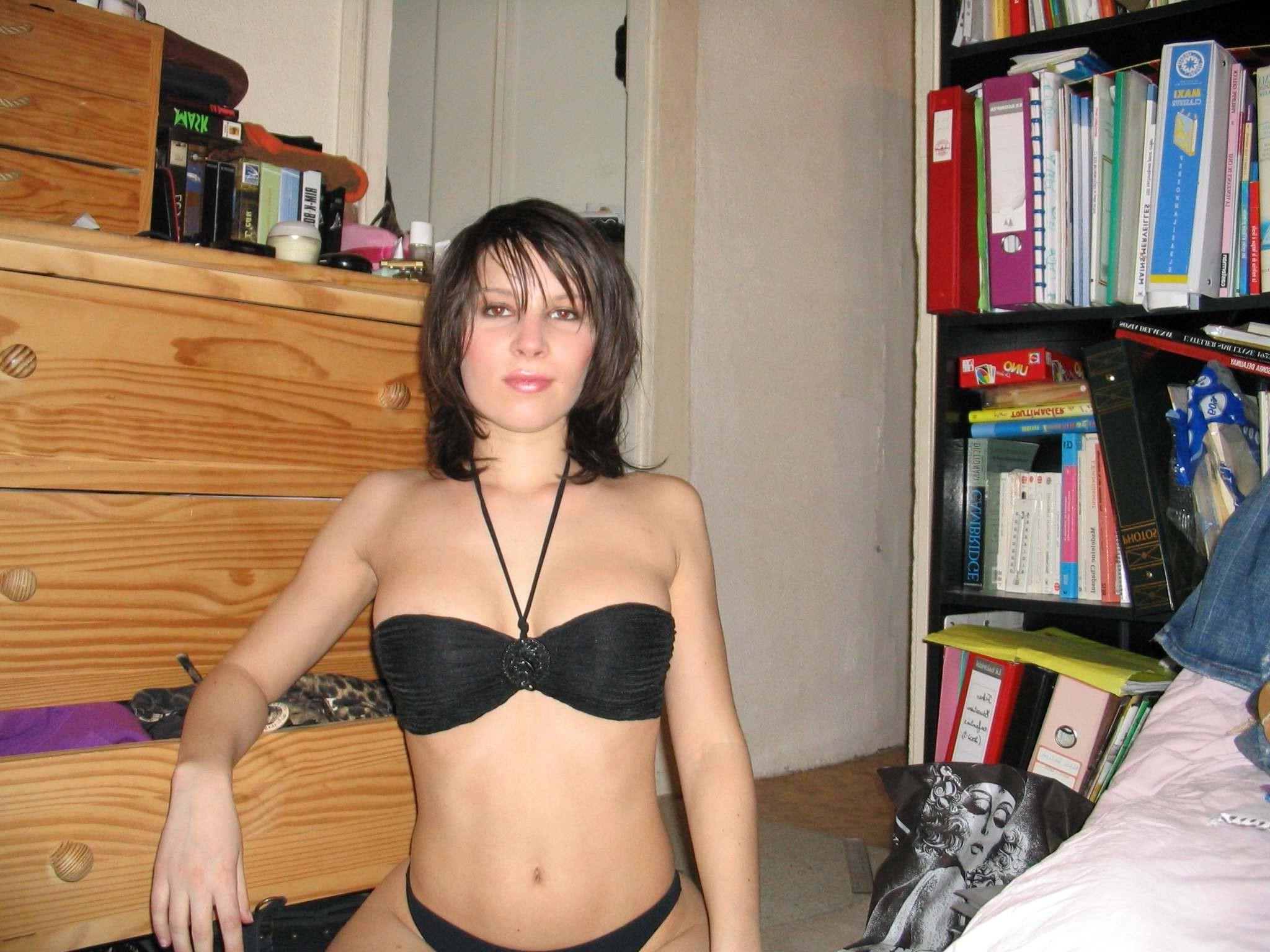 16P Photos of a girl naked in my room