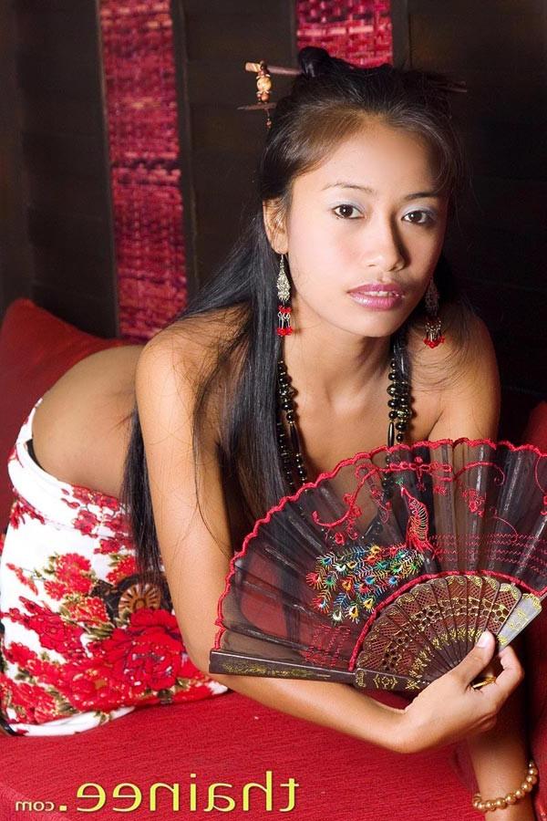 15P Thainee posing as a sweet Thai princess