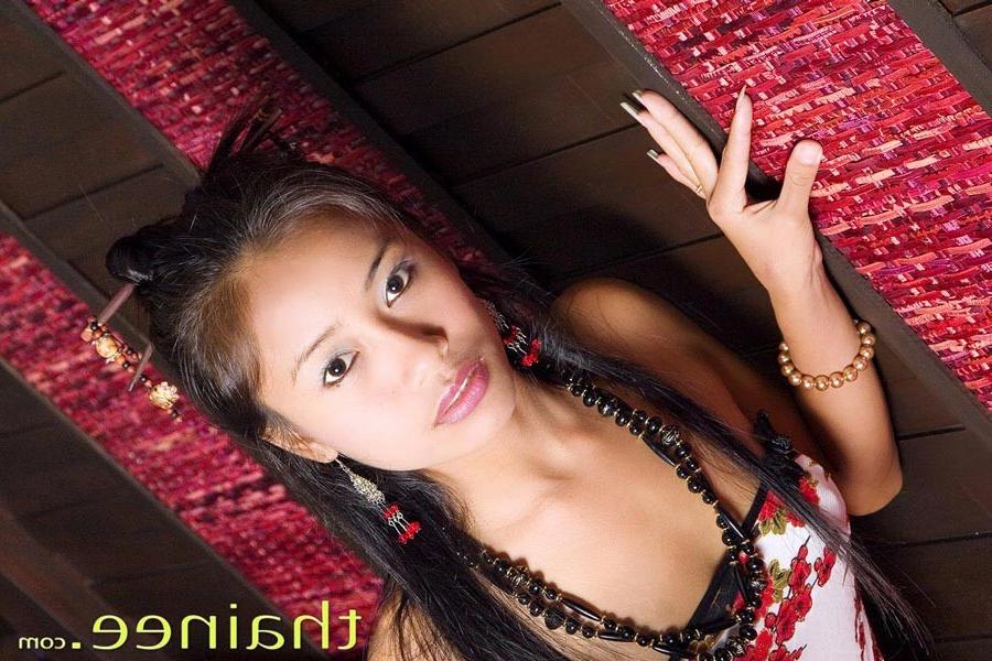 15P Thainee posing as a sweet Thai princess