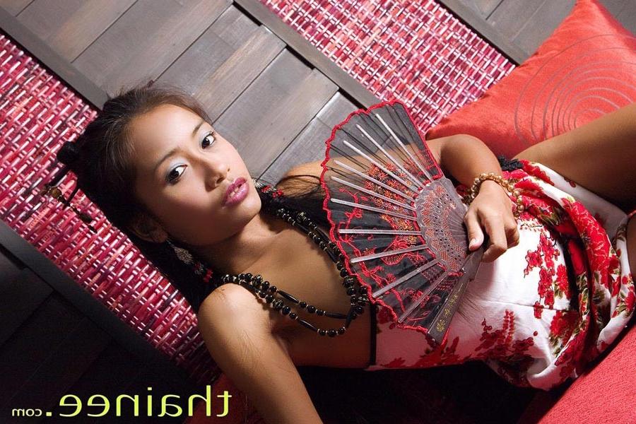 15P Thainee posing as a sweet Thai princess