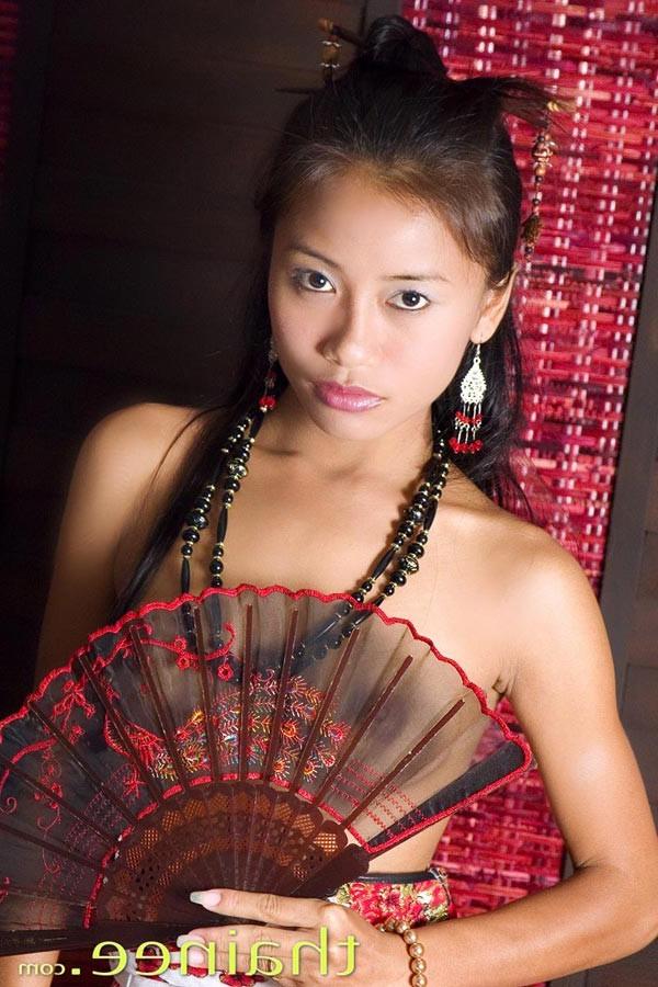 15P Thainee posing as a sweet Thai princess