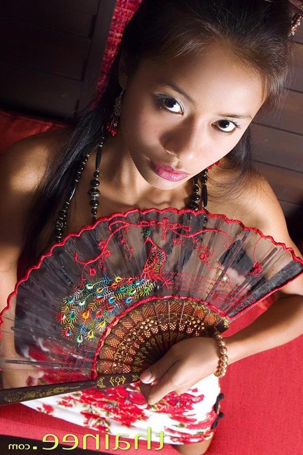 15P Thainee posing as a sweet Thai princess