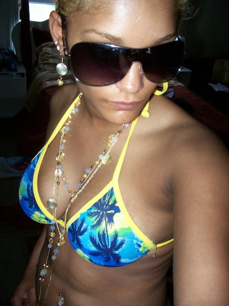 16P Various photos of naughty girl on girl action