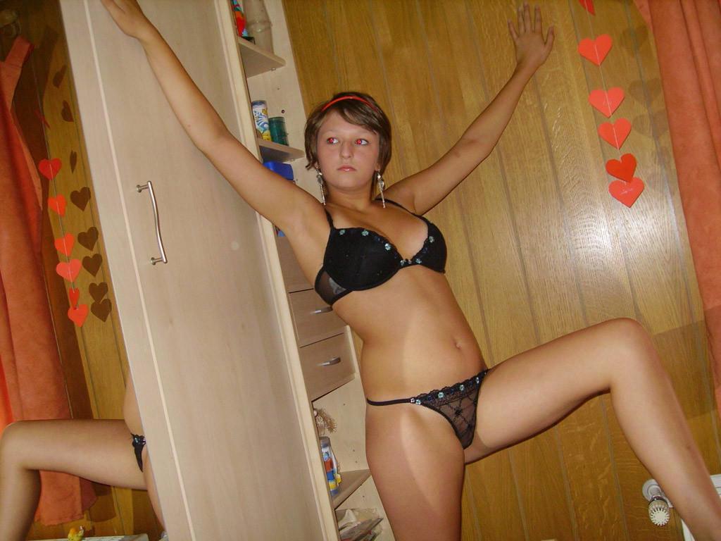 16P Various photos of naughty girl on girl action