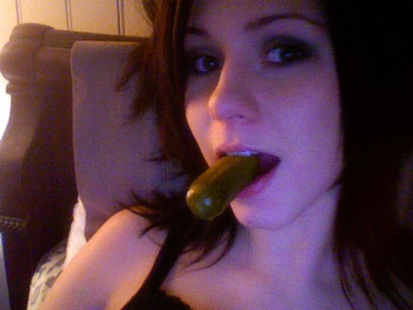 16P Photos of a girl naked in my room