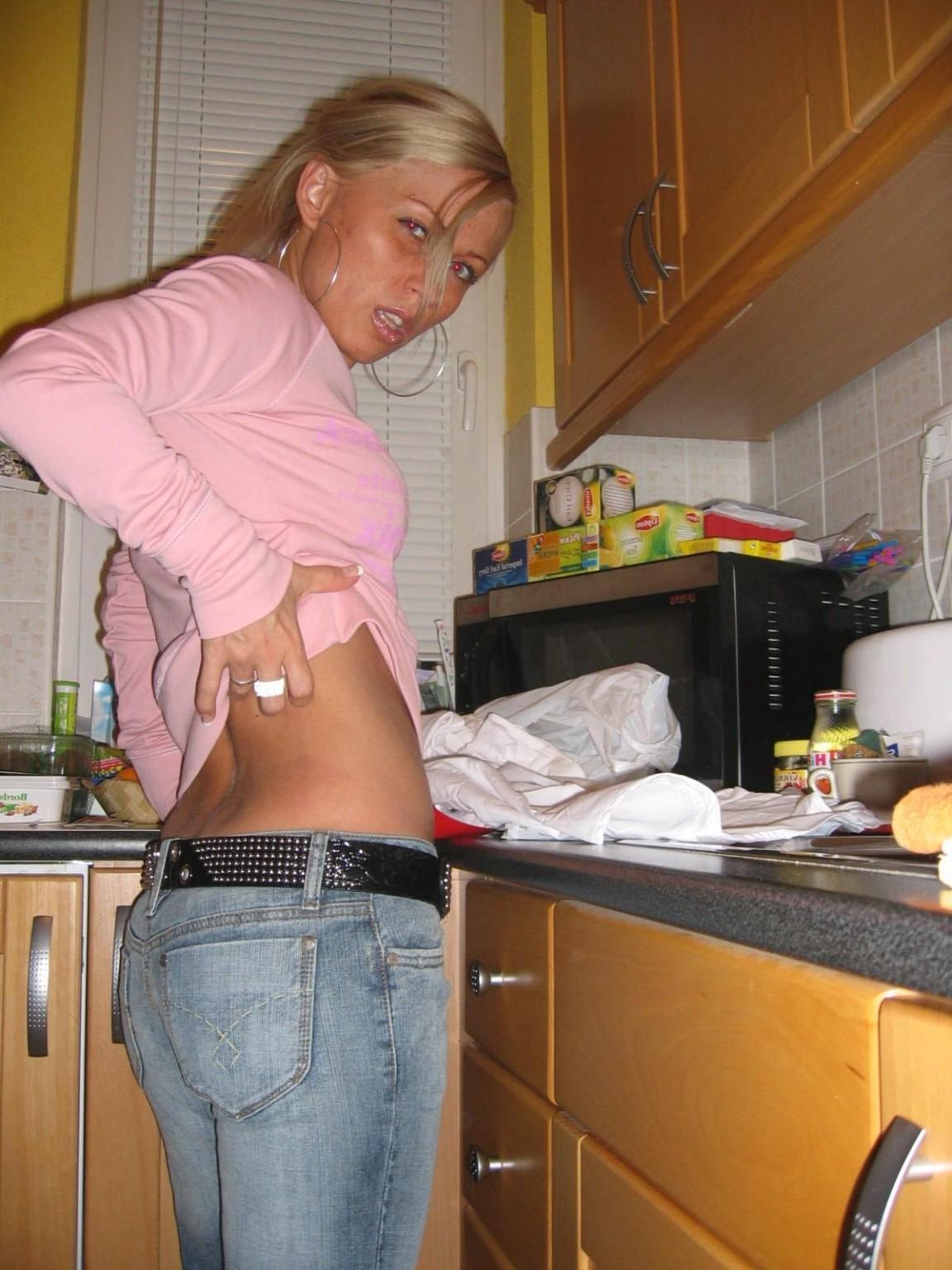 16P Photos of a girl naked in my room