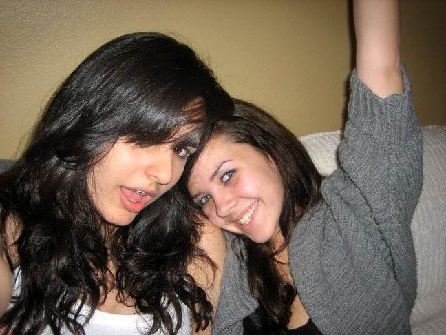 16P Photos chaudes de filles sexy s'embrassant