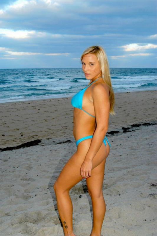 20P Beach goddess unwraps her boyfriend