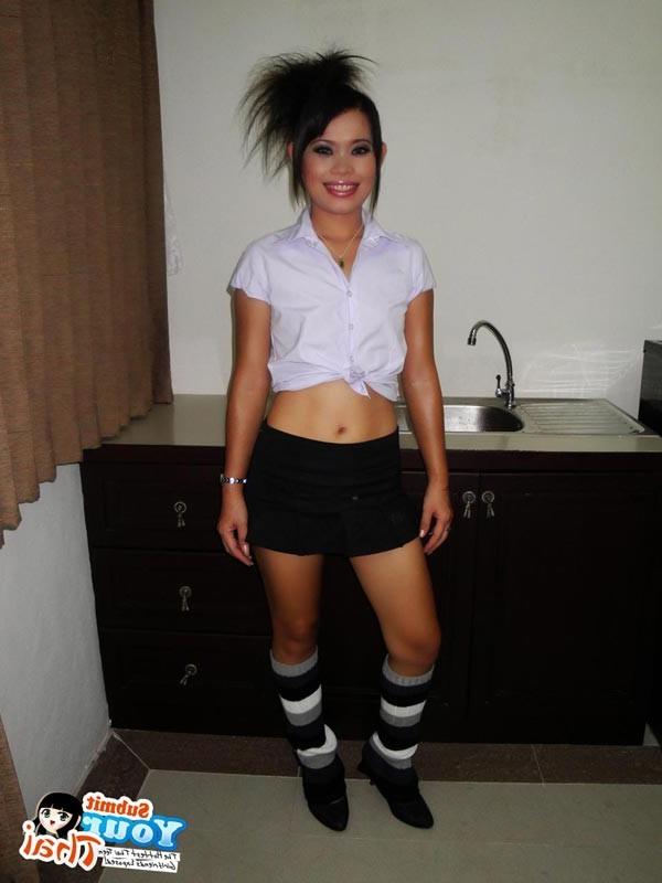 16P Slim bar slut shows her cock worshipping skills