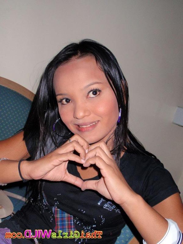 16P Pretty barslut poses, fucks, sucks and spits.