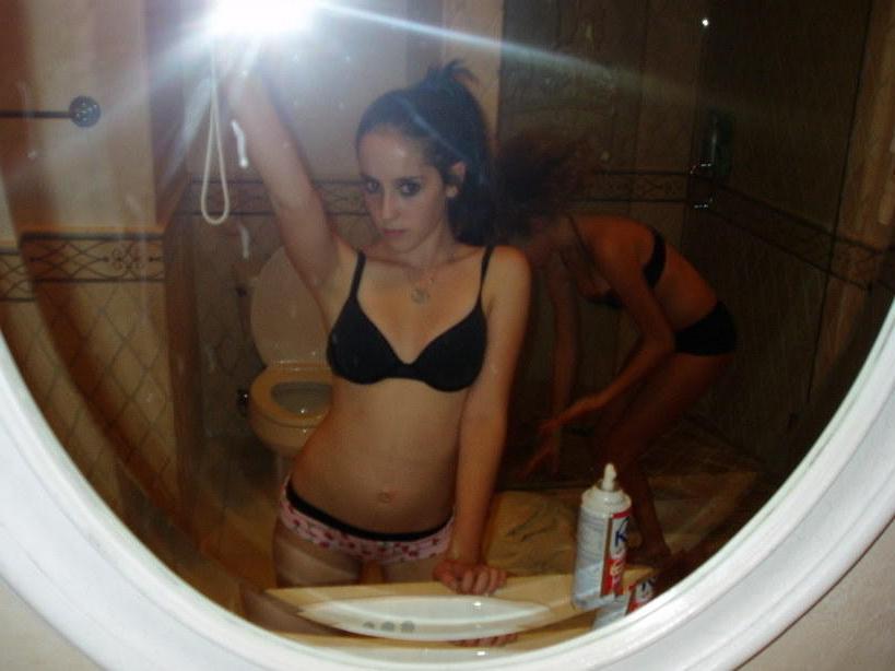 16P Photos of a girl naked in my room