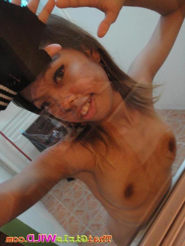 16P Tight body Thai babe Tauey does shower selfies