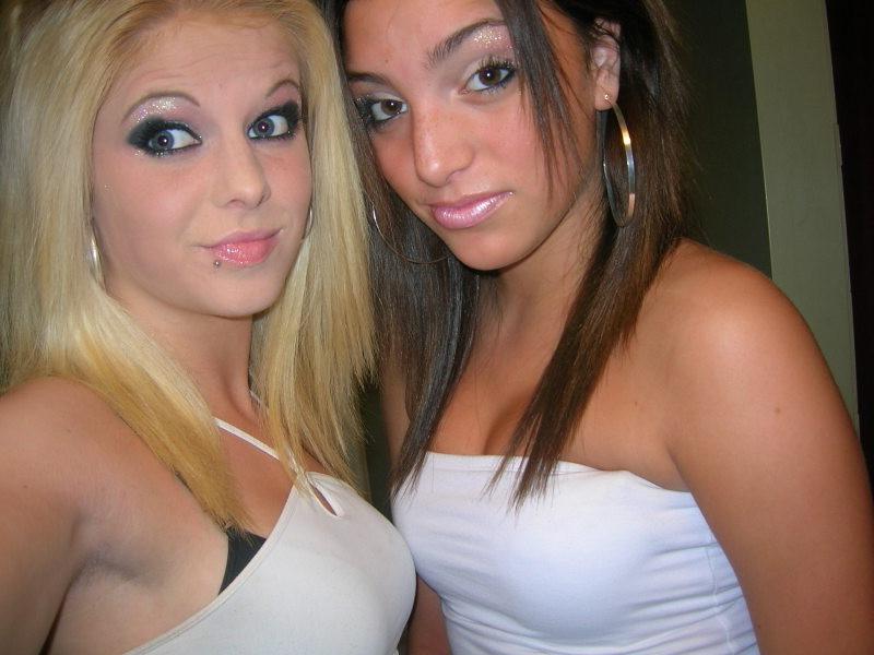 16P Photos of a girl naked in my room