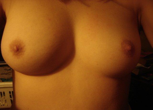 16P Hot photos of sexy girls kissing