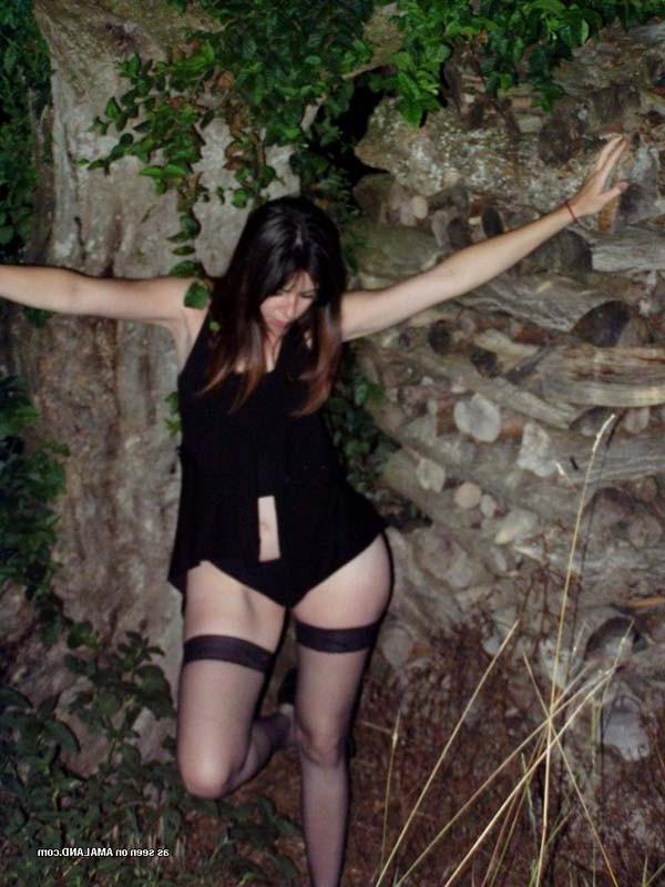 15P MILF posing outdoors