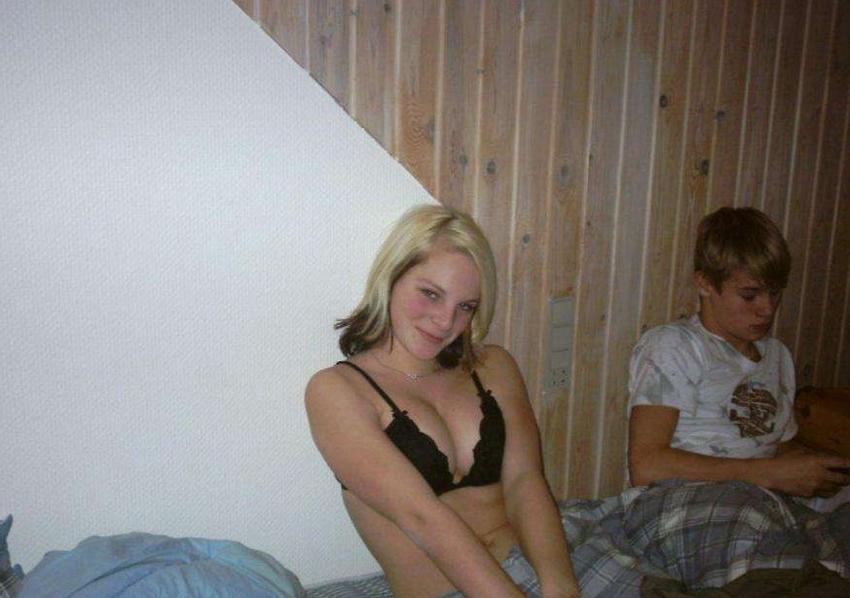 16P Babe having fun in the basement room