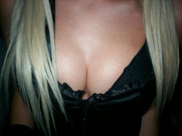 16P Babe having fun in the basement room