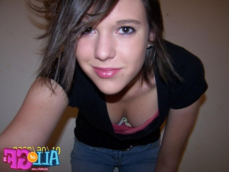 12P My girl friend naked tits posing