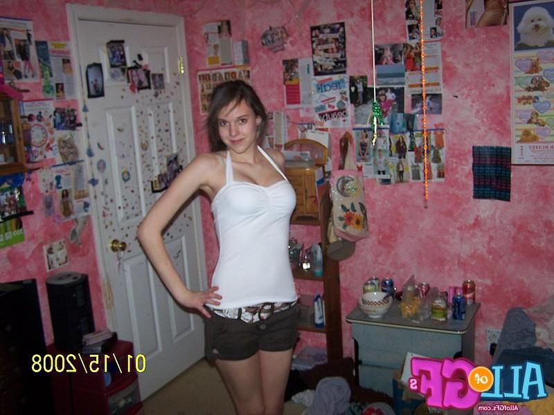 12P My girl friend naked tits posing