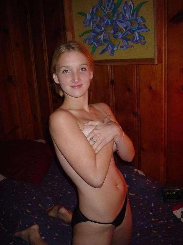 16P Photos of a girl naked in my room