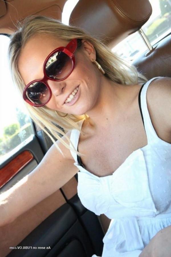 9P Ex GF jerks off her boyfriend while driving