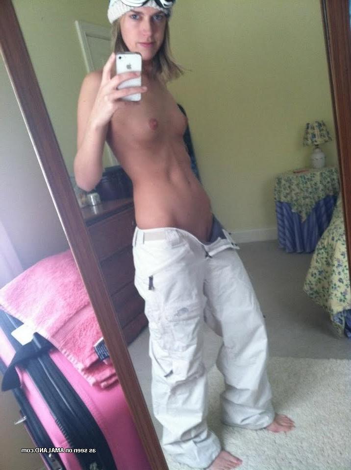 15P Amateur girlfriends who just turned 18 years old strip and tease