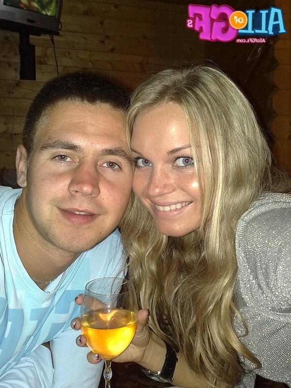 12P Beautiful naked girl friend shots