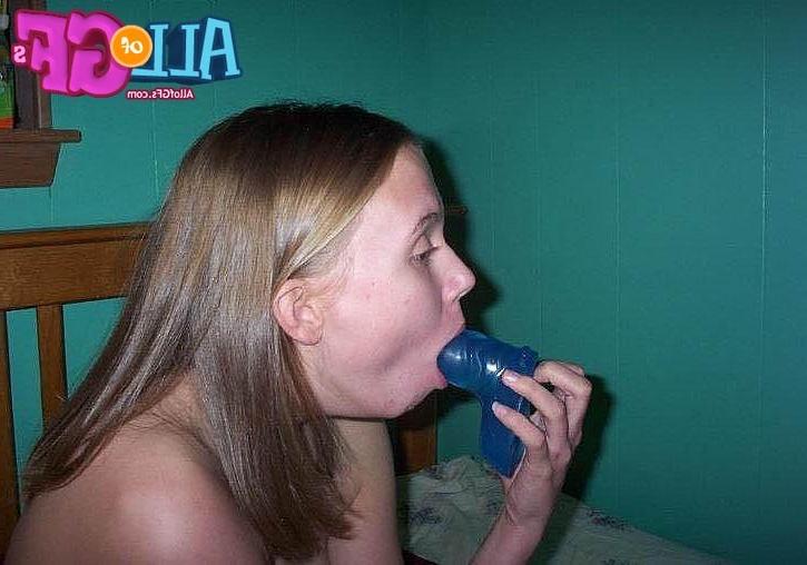 12P X girl friends working hot mouths