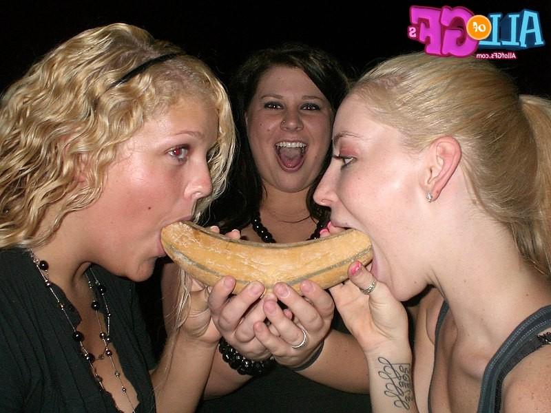 12P X girl friends working hot mouths