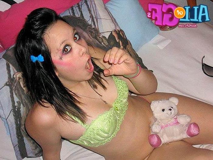 12P X girl friends working hot mouths