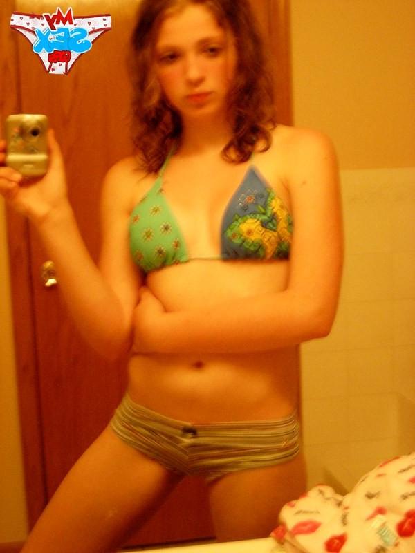 12P Nude girl friend pics were made by her cell phone