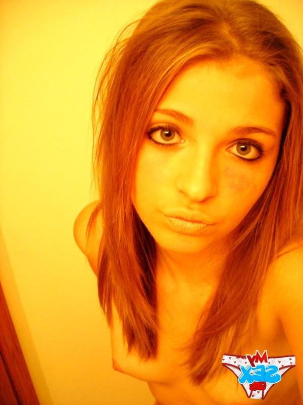 12P Nude girl friend pics were made by her cell phone