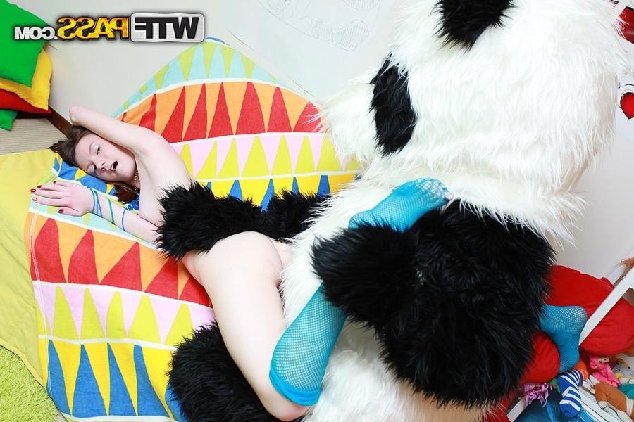 16P Hot fun fucking with panda bar