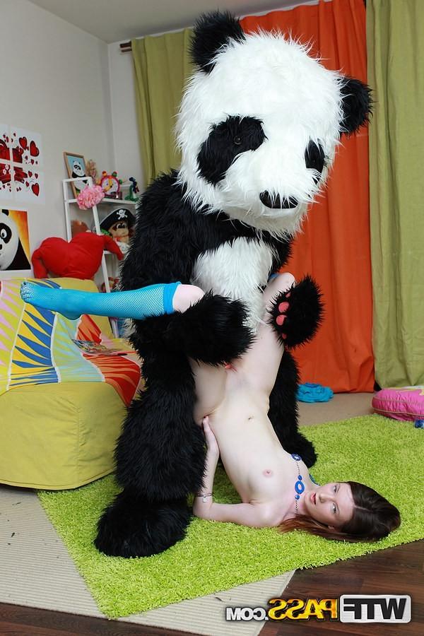 16P Hot fun fucking with panda bar