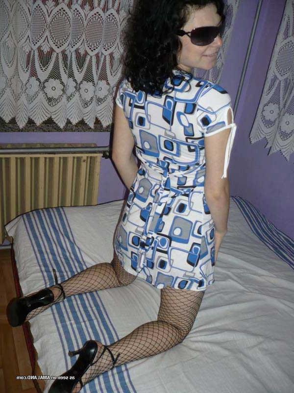 15P Showing off her cunt