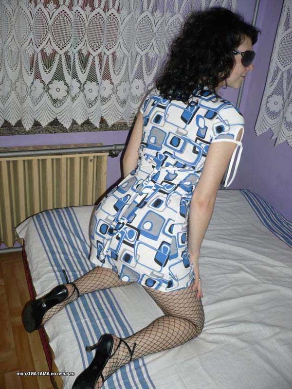15P Showing off her cunt