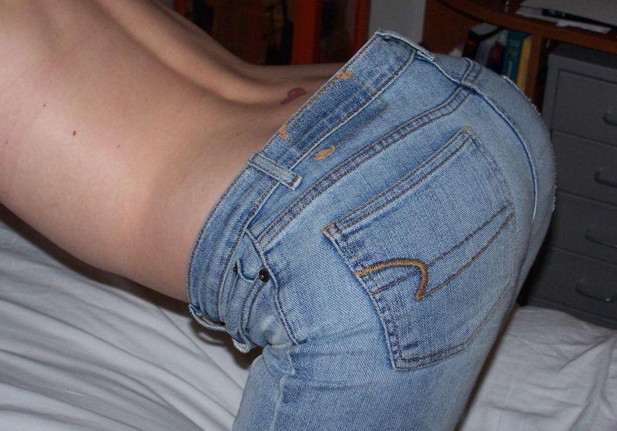 16P Photos of a girl naked in my room