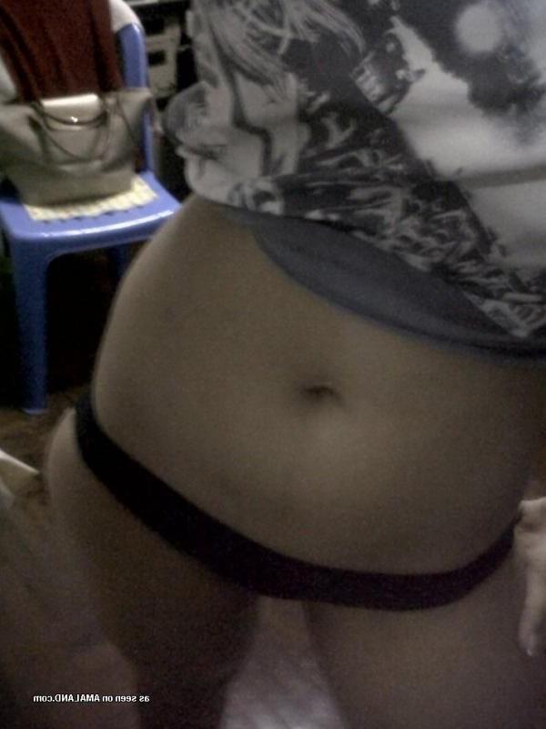 10P Horny amateur Thai GF displays her breasts