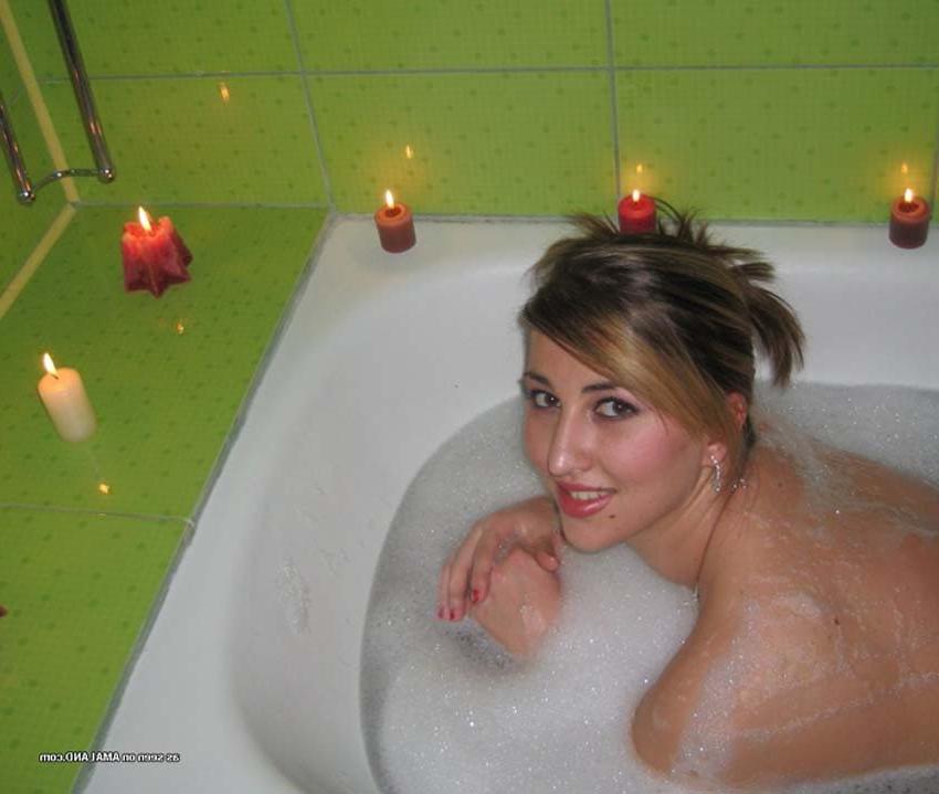 15P MILF in bath tub
