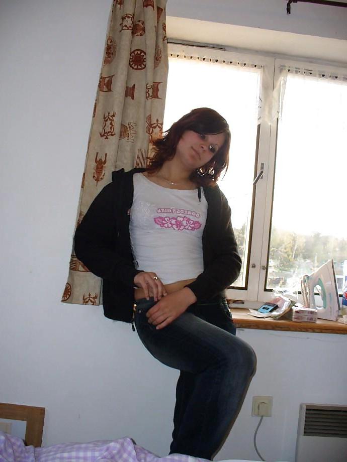 25P YOUNG GIRLFRIEND NAKED