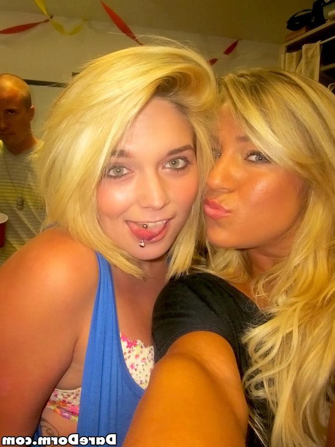 15P Amateur college teen freshmen dorm room partying