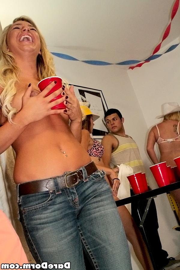 15P Amateur college teen freshmen dorm room partying